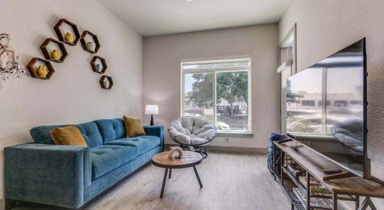 Apartment with pool in San Antonio, TX