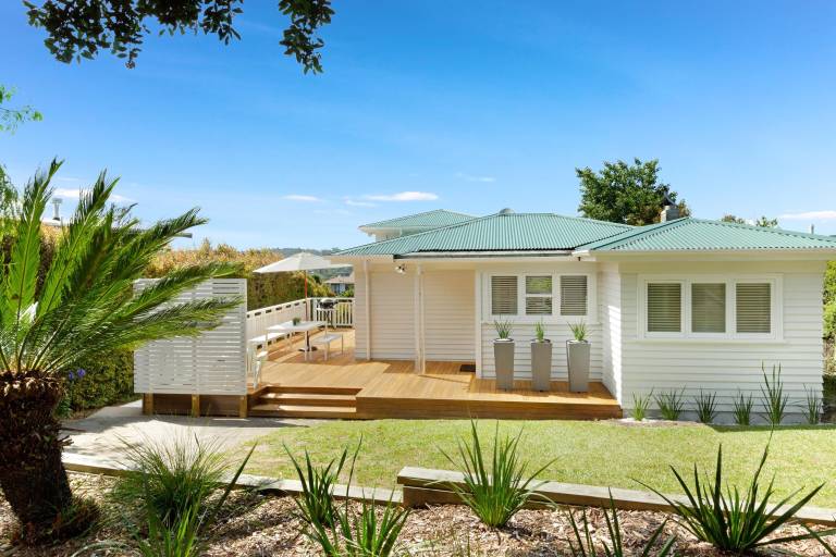 House  Surfdale
