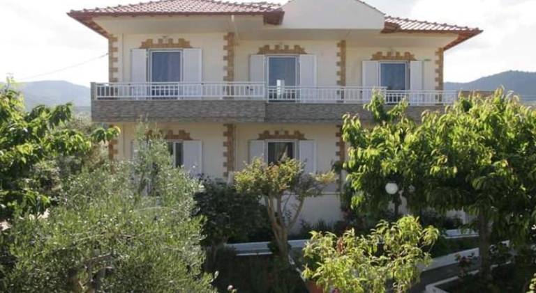 Pleasant apartment with barbeque, patio & yard | Beach nearby | Pet-friendly — photo 2