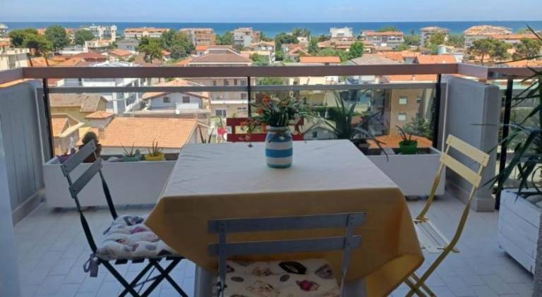 Rental apartment with 3 rooms for 5 persons in Pescara