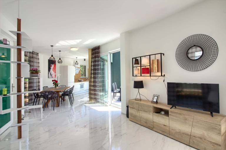 Villa with barbecue, heated pool & terrace — photo 3