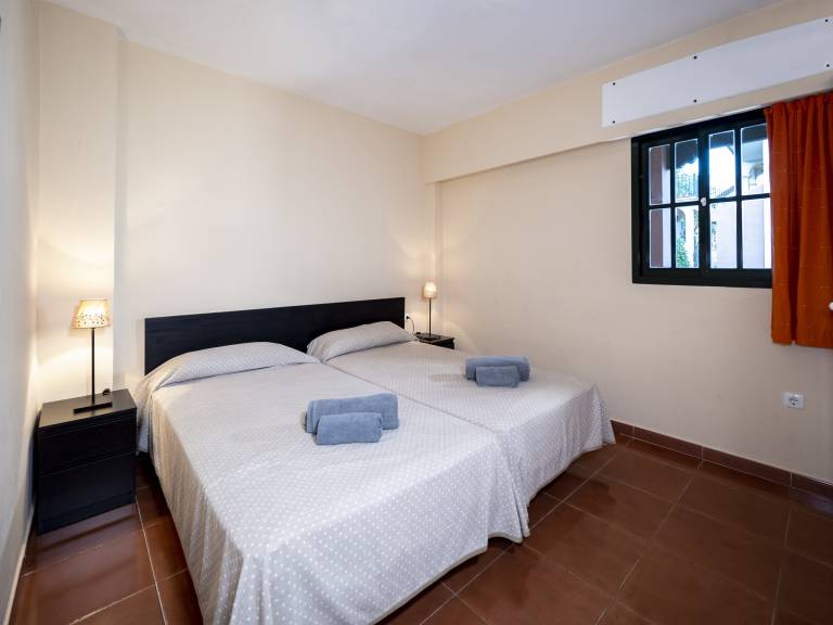 Fully equipped holiday apartment with garden, patio & pool | Pet-friendly — photo 3