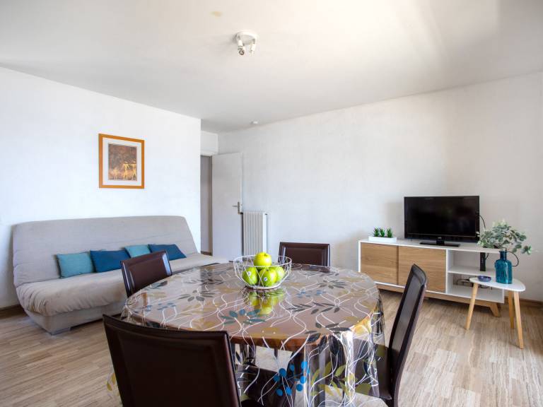 Rental apartment with garden & patio | Sea view — photo 2