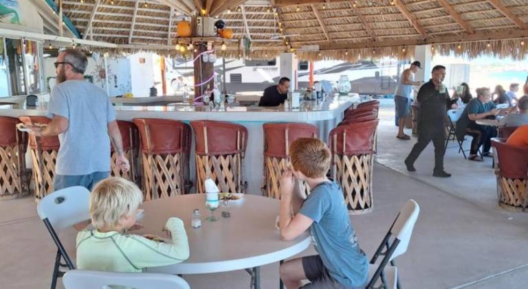 33 Bungalow Seaside Hotel & Victors RV Park — photo 4