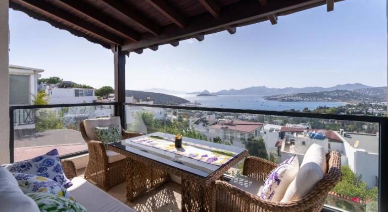 Fully equipped holiday apartment with heated pool, yard & hot tub | Pets allowed — photo 3