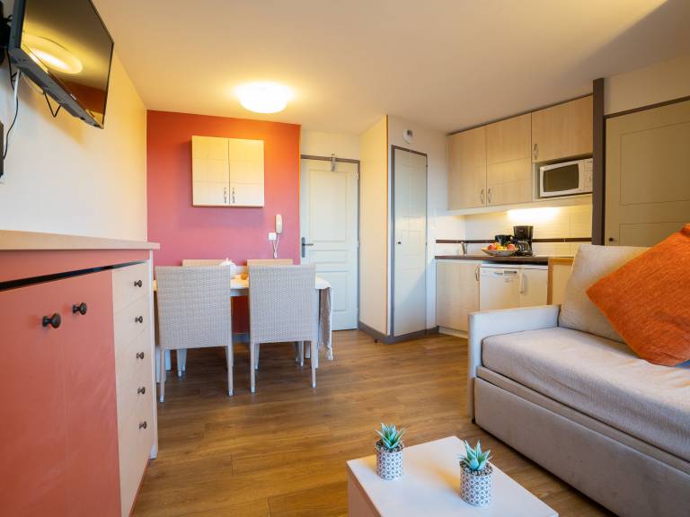 Rental apartment with garden, patio & pool | Sea view — photo 2