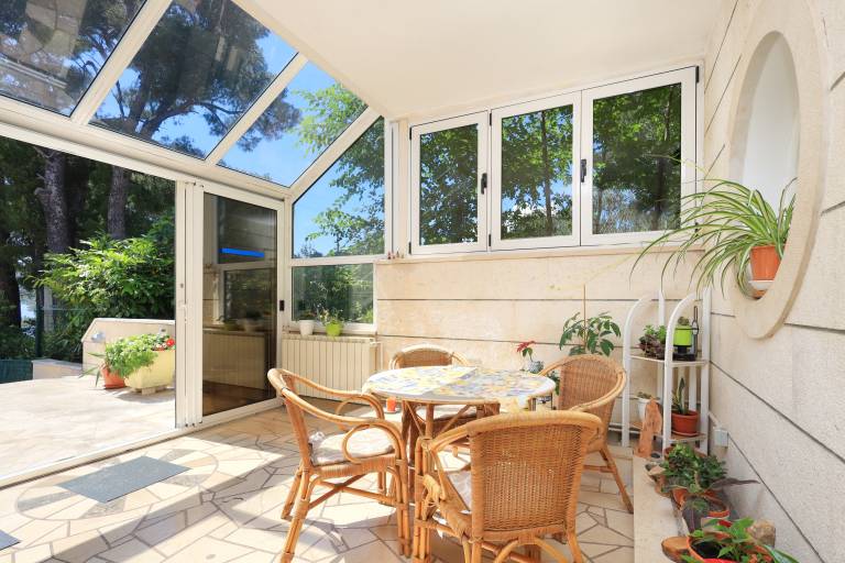 Studio with terrace & yard in Brela