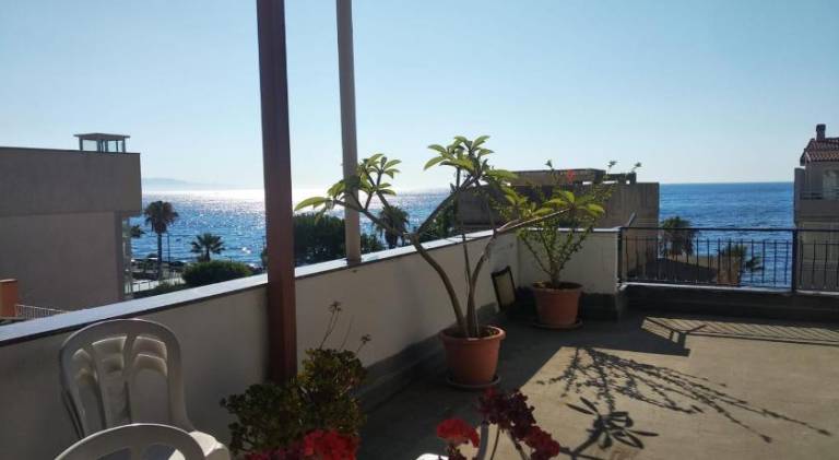 Charming apartment with patio | Close to the beach | Pets are welcome — photo 3
