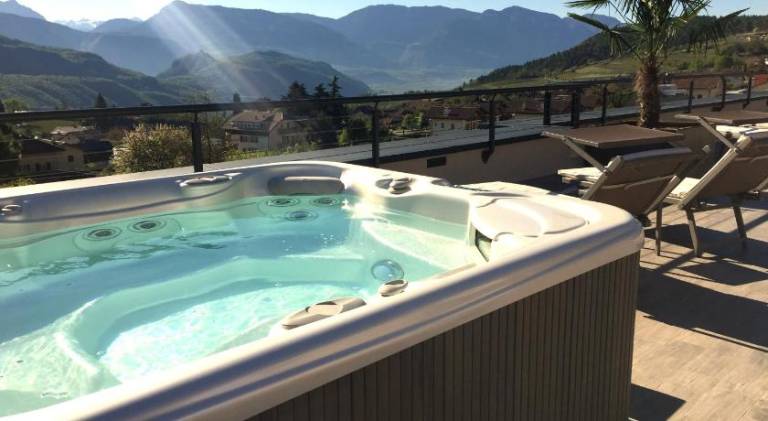 Haus Gregori Modern & Central Stay in Vineyard with Rooftop & Served Breakfast — photo 4