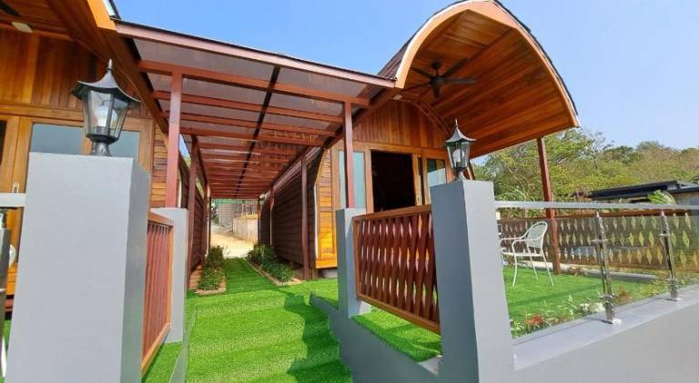 Seaview Eagles Nest Cabins — photo 5