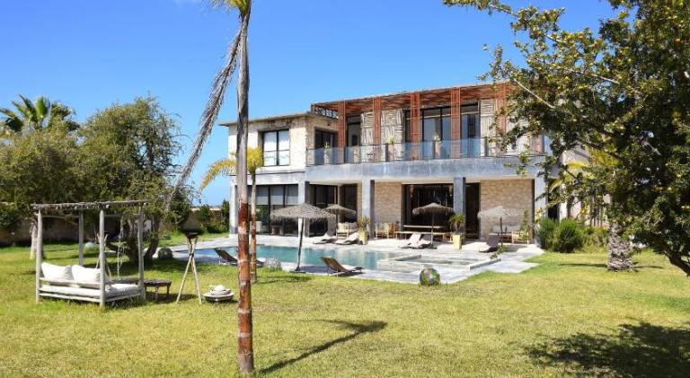 Villa with hot tub & pool — photo 4