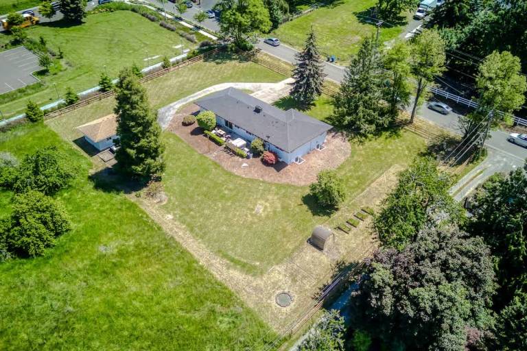 Child-friendly charming vacation home with garden, barbecue & jacuzzi | Perfect for remote work | Dogs allowed — photo 2