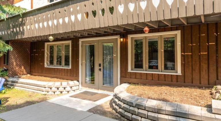 Lovely house with patio, barbeque & yard | Pet-friendly — photo 5