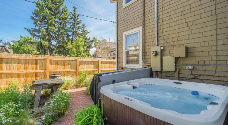Noble Mansion 7 Bedrooms w Hot Tub Firepit & BBQ — photo 5