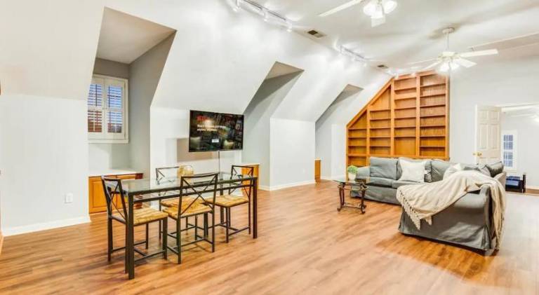Big vacation home with pool | Pet-friendly — photo 4