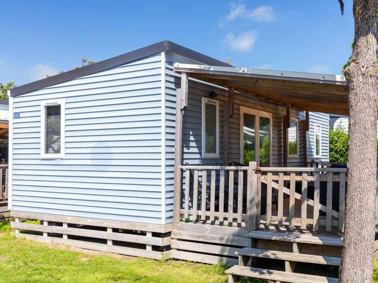 Children-friendly mobile home with patio & heated pool | Pets are welcome — photo 4