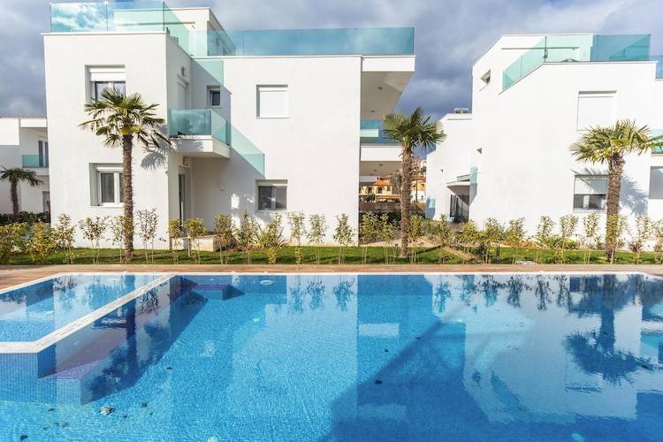 Vacation home with garden, patio & pool | Sea view — photo 2