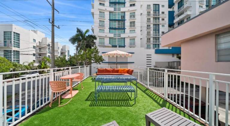 Blue Flamingo Suites — photo 3