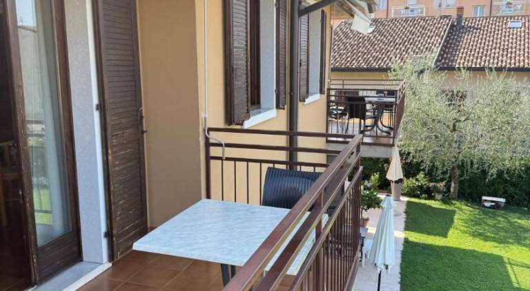 Serviced apartment with hot tub, patio & pool — photo 4