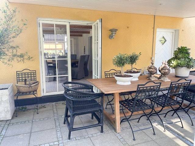 Child-friendly vacation home with yard, patio & barbeque | Beach nearby | Perfect for remote work | Pets allowed — photo 3
