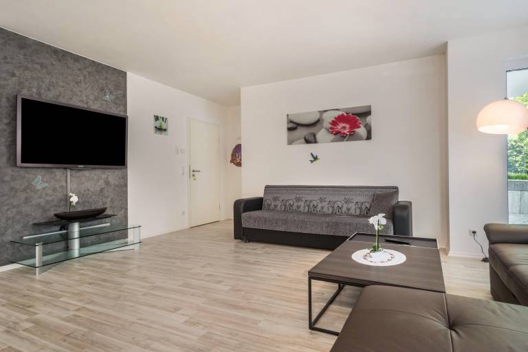 Rental apartment with garden & terrace — photo 3