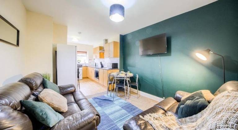 5BR House for Business & Leisure, Sleeps 10 - Wi-fi - Free Parking - THL in Coventry