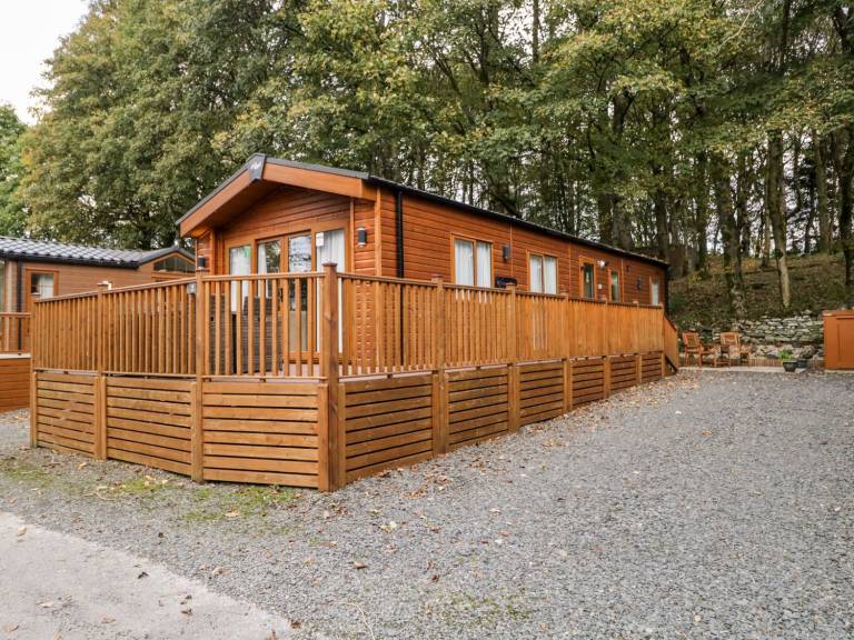 Cottage with pool & yard | Beach view in Ambleside