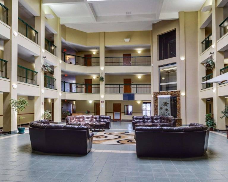 Quality Suites Baton Rouge East - Denham Springs — photo 2