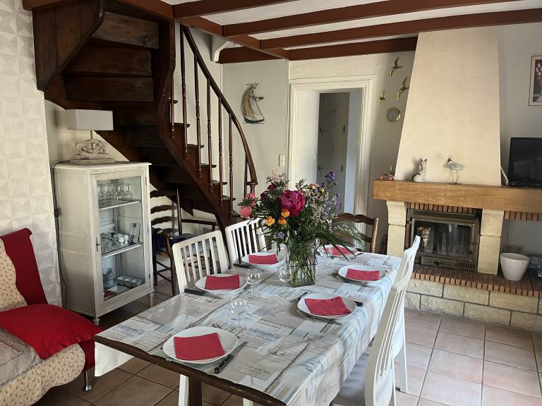 Children-friendly beautiful vacation home with terrace, yard & grill | Beach nearby | Pet-friendly — photo 5