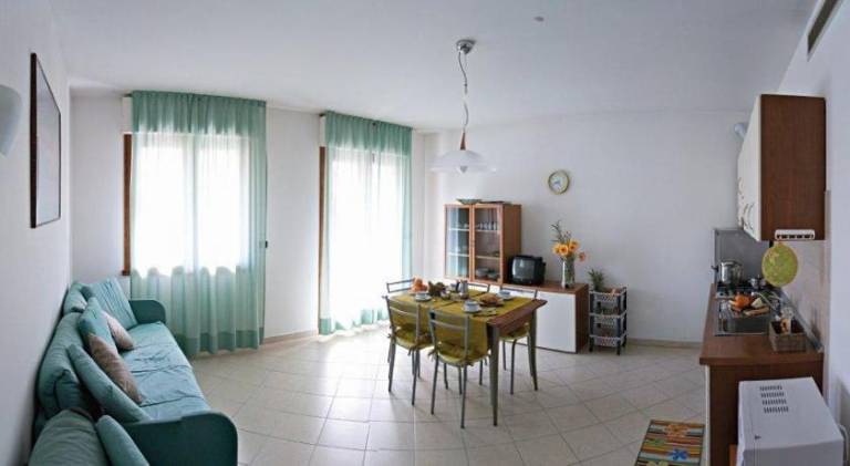 Serviced apartment with patio — photo 2