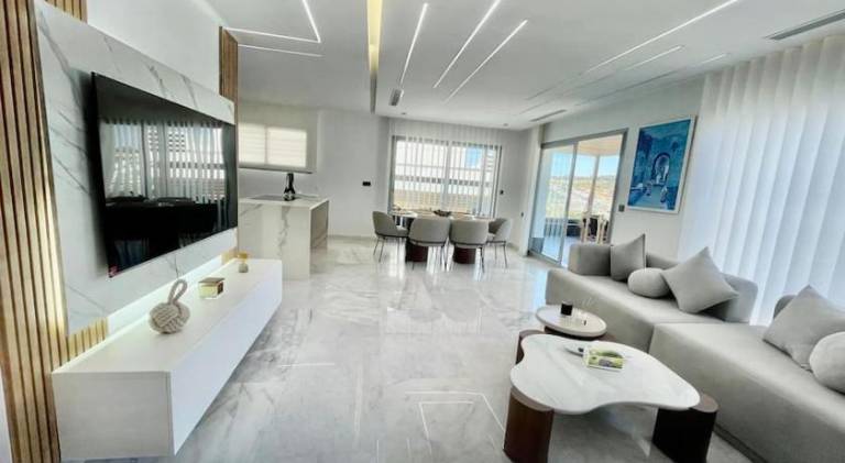 The Pearl Penthouse - Jacuzzi & Views — photo 2