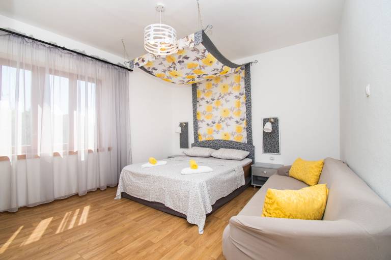 Apartment with yard, BBQ & terrace | Garden view in Vodice