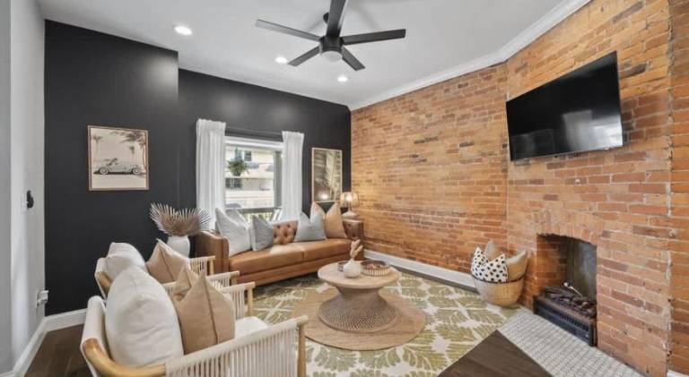 House with hot tub, BBQ & sauna in Franklin, OH