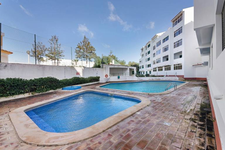 Apartment 'Bella Vista' with Shared Pool and Private Terrace in Albufeira