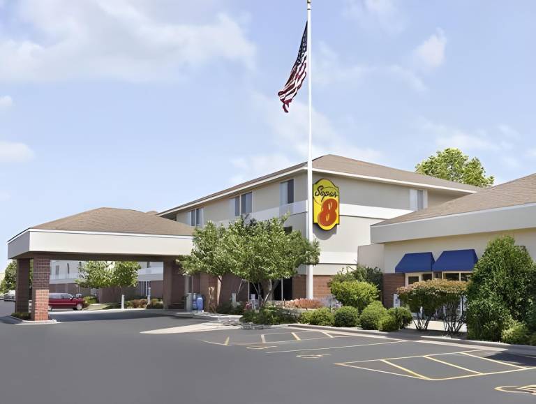 Super 8 By Wyndham Madison South in Madison, MI