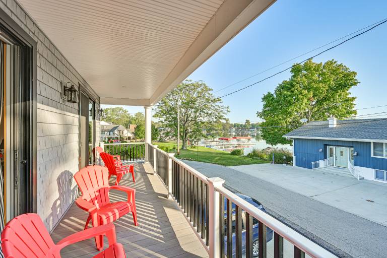 Walk to Dtwn Syracuse: Private Lake-View Home in Indiana
