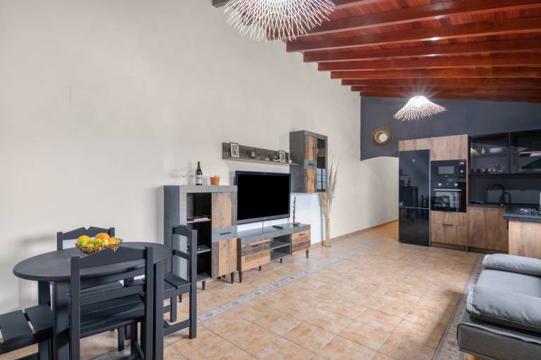 'Canarian Retreat' with Sea Views, Private Terrace and Wi-Fi — photo 4