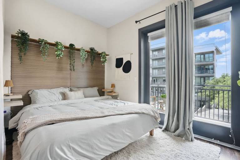 12min DT 6min Domain Studio Pool Free Parking