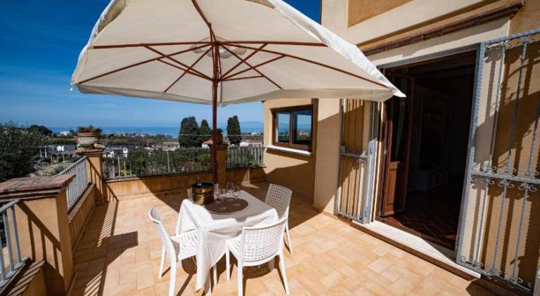 Wonderful villa with private pool, BBQ & yard | Pets allowed — photo 3