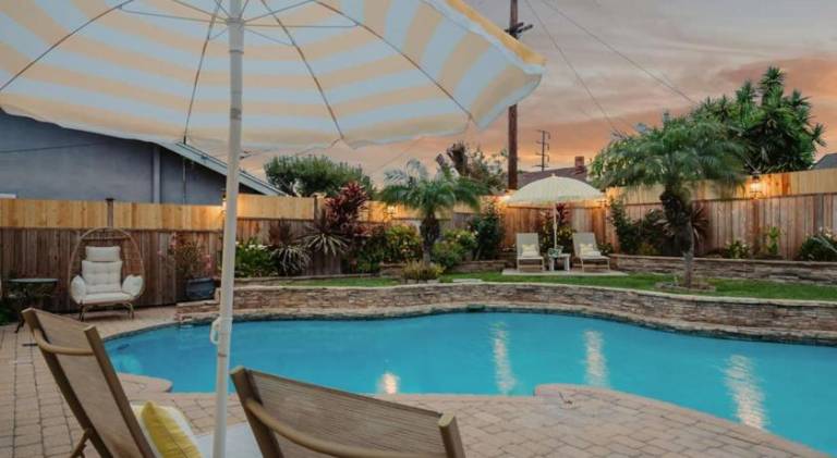 Fully equipped pleasant vacation home with garden, private pool & barbeque | Pets are welcome in Orange, CA