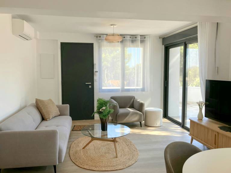 Child-friendly charming vacation home with grill, terrace & heated pool | Water view | Perfect for remote work | Pets are welcome — photo 3