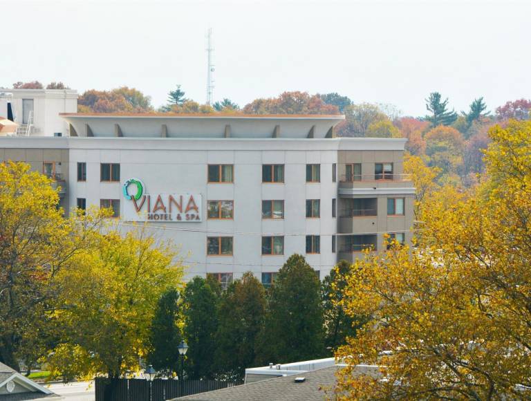 Viana Hotel and Spa, Trademark Collection by Wyndham in Westbury, NY