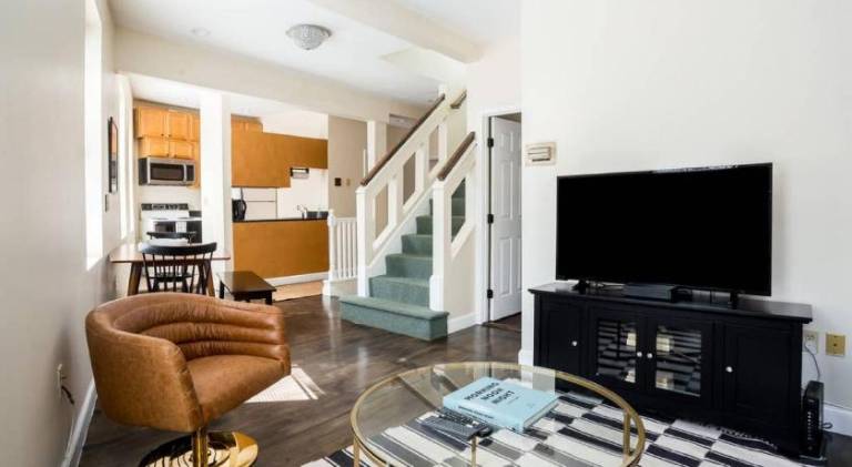Fully equipped lovely apartment | Near Faneuil Hall | Good for workation | Pets allowed in Cambridge, ON