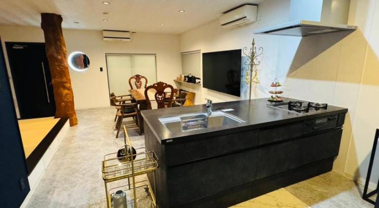 Ample villa with pool & hot tub | Dogs allowed — photo 4
