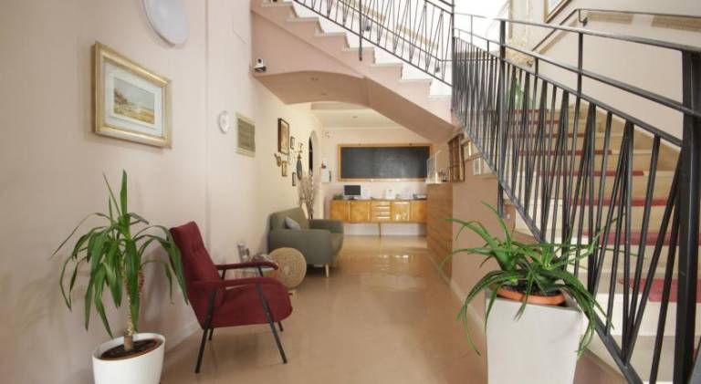 Apartment with garden & terrace — photo 4