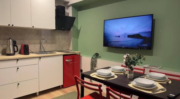 Stunning 2BR 2Bath near Metro - YM 1 — photo 4