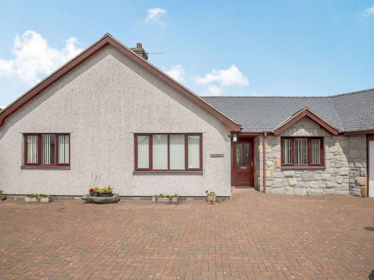 Cottage  Bala