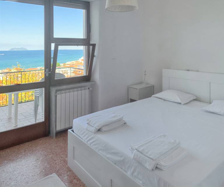 Spacious apartment with sea view in Sperlonga 109 m² — photo 3