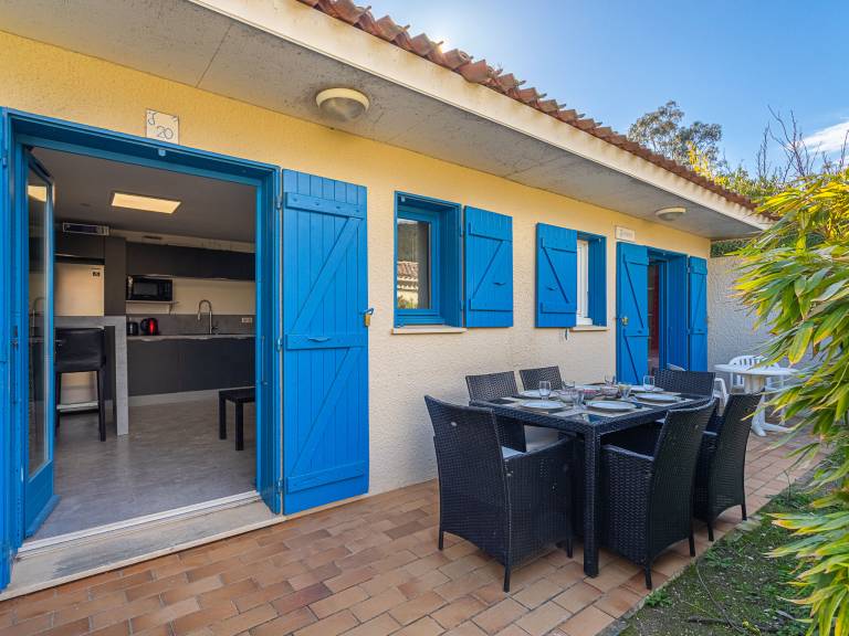 Apartment with terrace, yard & heated pool — photo 2