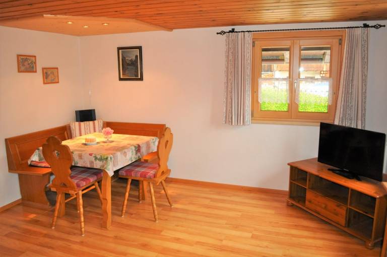 Wonderful rental apartment with yard & patio | Pets allowed — photo 3